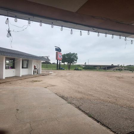 1St Inn By Oyo Quinter Hwy 70 Ks Екстериор снимка